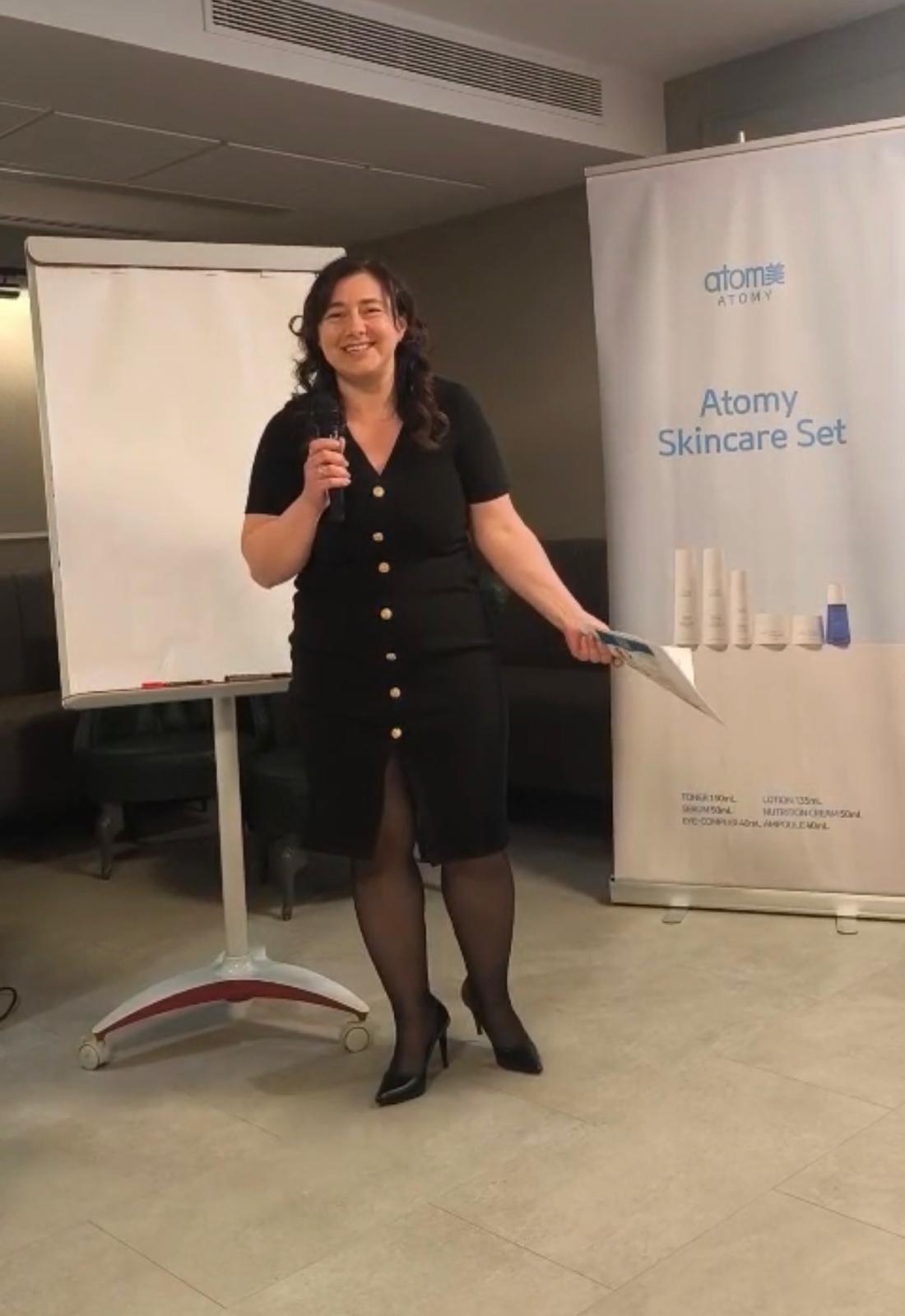 Lavinia Blaj - Speaker la evenimentul Atomy organizat la Leul de Aur Sebeș